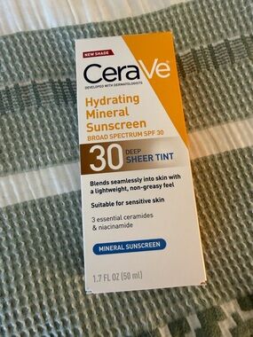 CeraVe Hydrating Mineral Sunscreen SPF 30 - Deep Sheer Tint, 1.7 fl oz